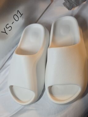 Yeezy Slide Sandals - White